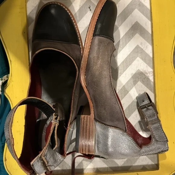 Freebird Marilyn Ankle Strap Flats shoes Women’s Size 8 Stone Multi $225 - Picture 6 of 13